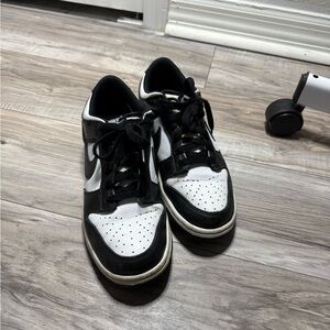 Nike Classic Black and White Sneakers girls